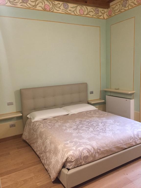 קרמונה Palazzo Carasi Apartments מראה חיצוני תמונה